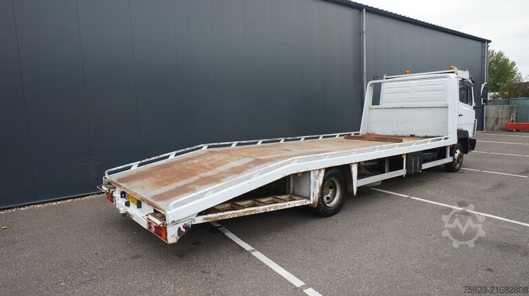 Autószállító furgon Mercedes-Benz 814 machine transporter truck