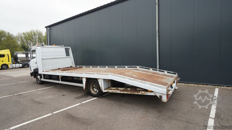 Autószállító furgon Mercedes-Benz 814 machine transporter truck