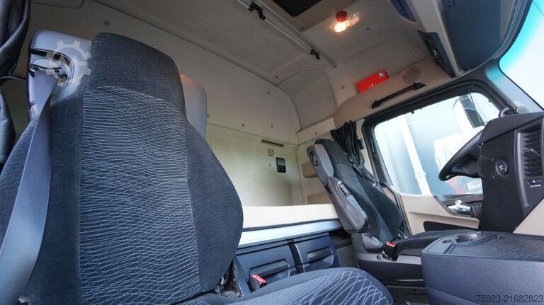 Padrão-SZM Mercedes-Benz Actros 1942 tractor unit with compressor