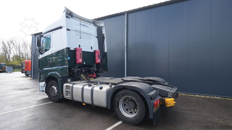 Padrão-SZM Mercedes-Benz Actros 1942 tractor unit with compressor
