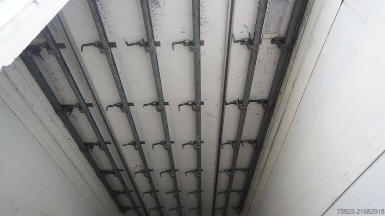 Gekoeld/bevroren transport Van Eck Refrigerated trailer with meat hanging system