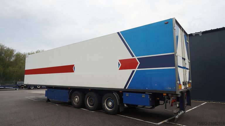 Gekoeld/bevroren transport Van Eck Refrigerated trailer with meat hanging system