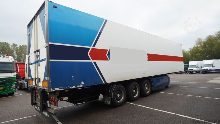 Gekoeld/bevroren transport Van Eck Refrigerated trailer with meat hanging system