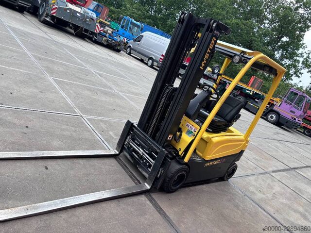 Chariot élévateur Hyster J2.0 XN LWB 2000 kg triplo/sideshift/ spreader