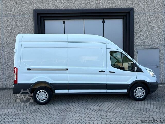 Camion à usage spécial Ford Transit