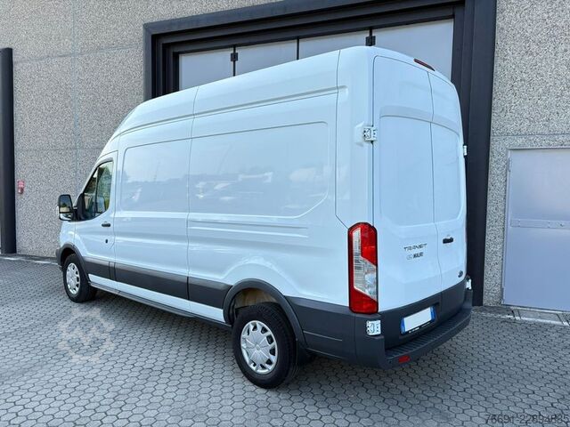 Camion à usage spécial Ford Transit
