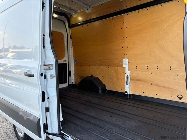 Camion à usage spécial Ford Transit