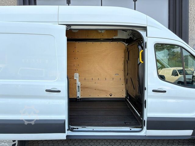 Camion à usage spécial Ford Transit