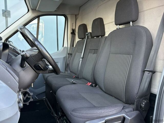 Camion à usage spécial Ford Transit