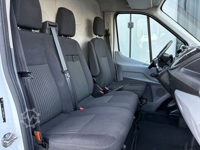 Camion à usage spécial Ford Transit