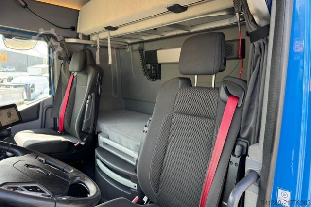 Platós teherautó ponyvával RENAULT T520 6x2