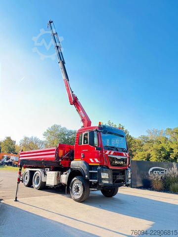 Üç taraflı damperli kamyon MAN TGS 28.440 6x4-4 ALLRAD KRAN 16m KIPPER
