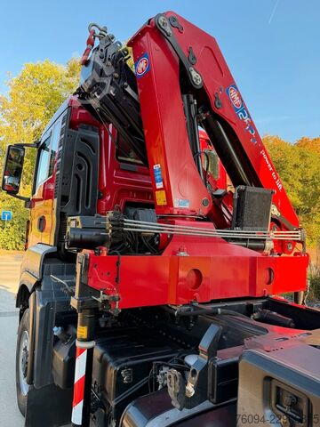 Üç taraflı damperli kamyon MAN TGS 28.440 6x4-4 ALLRAD KRAN 16m KIPPER
