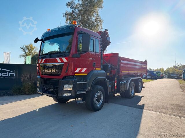 Üç taraflı damperli kamyon MAN TGS 28.440 6x4-4 ALLRAD KRAN 16m KIPPER