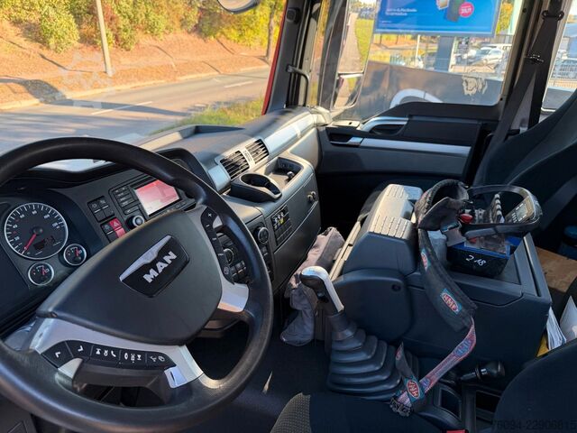 Üç taraflı damperli kamyon MAN TGS 28.440 6x4-4 ALLRAD KRAN 16m KIPPER