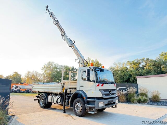 Trostrani kiperski kamion MERCEDES-BENZ Axor 1833 4x2 Kipper Kran 13m FUNK AHK
