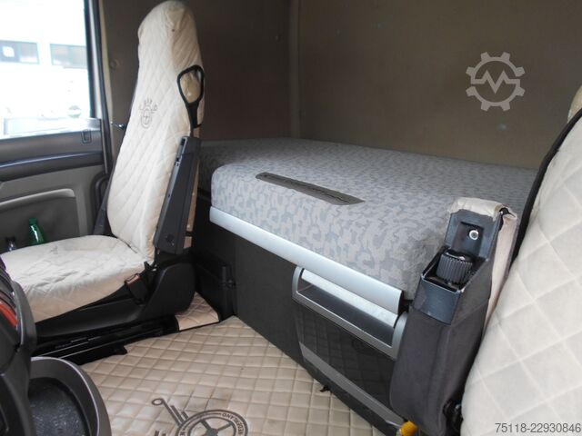 Camion cu platformă și prelată DAF XF 105.460 6x2 CENTINA + SPONDA