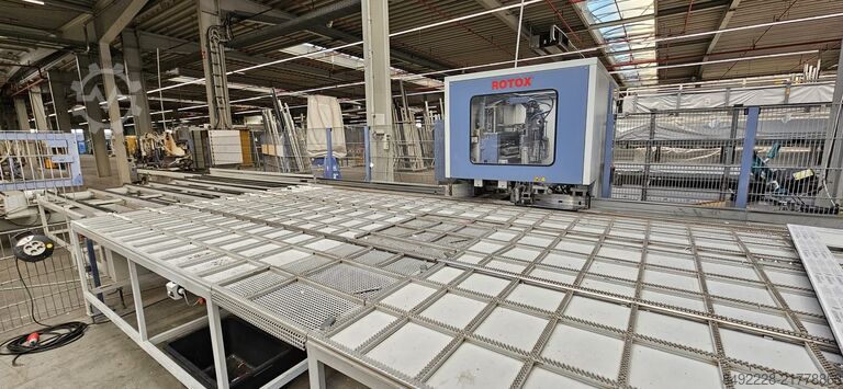 8-głowicowa linia spawalnicza do drzwi wejściowych z PVC Rotox und Hollinger Eckenputzautomat EPA + WTS