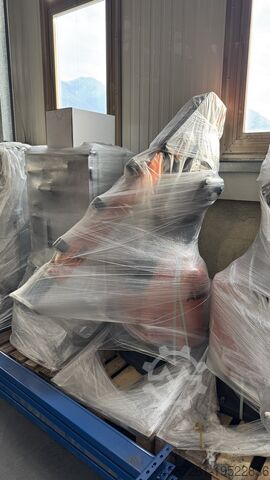 Průmyslové roboty 2x ABB Lackierroboter IRB 540