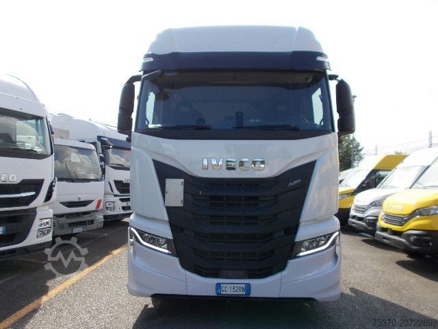 Trattore stradale standard IVECO S-WAY AS440S46T/P LNG