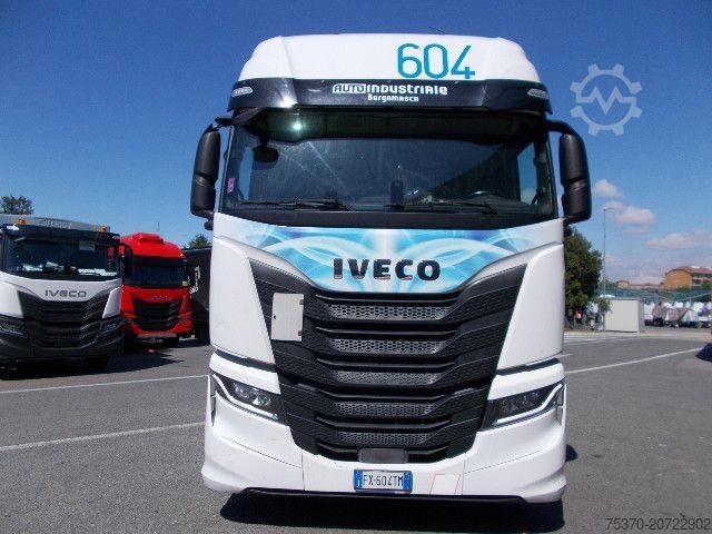 Trattore stradale standard IVECO S-WAY AS440S46T/P LNG