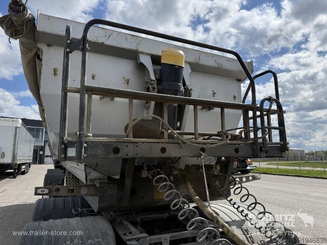 Semirremolque volquete Kässbohrer Tipper Steel half pipe body 27m³