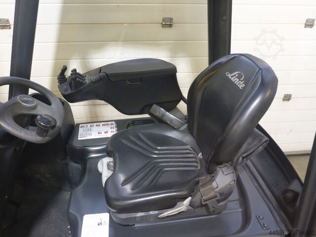 Electric 3-wheel forklift Linde E15 -02