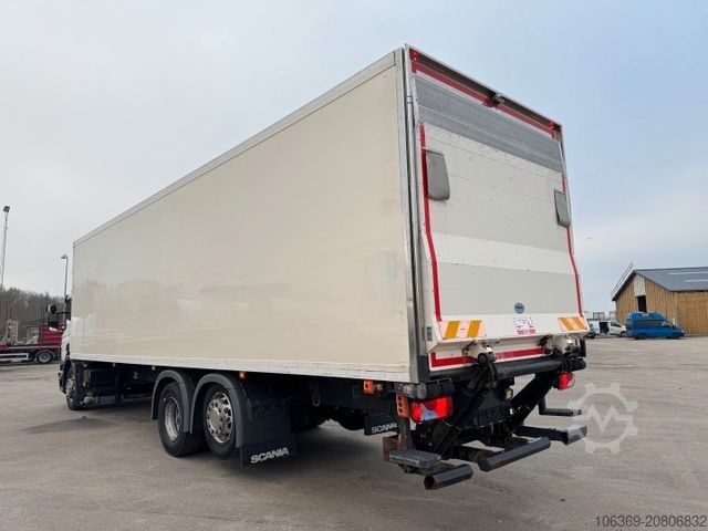 Kylbil SCANIA P320 6x2*4 Carrier Supra 1250 Mt 9.90 m. kasse