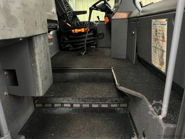 Autocarro interurbano MERCEDES-BENZ Integro 0550 57 Sitze 6 Gang Dachklima Euro 5