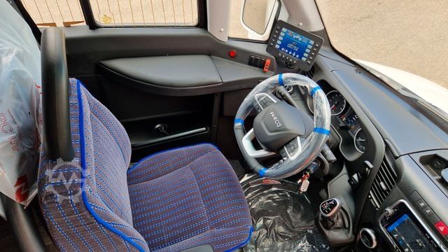 Minibús IVECO 2x Daily 70 Lagerfahrzrug Ferqui Sunrise 2,5 m B