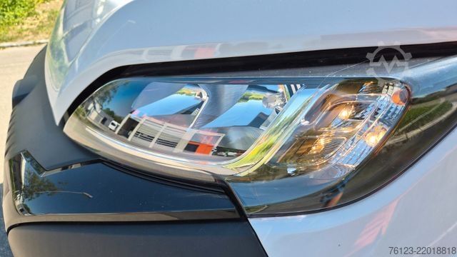 Højt tag varevogn PEUGEOT Boxer  Hochraum 9 Sitzer L3H2 verglast BlueHDi