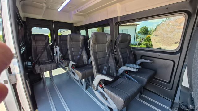 Højt tag varevogn PEUGEOT Boxer  Hochraum 9 Sitzer L3H2 verglast BlueHDi