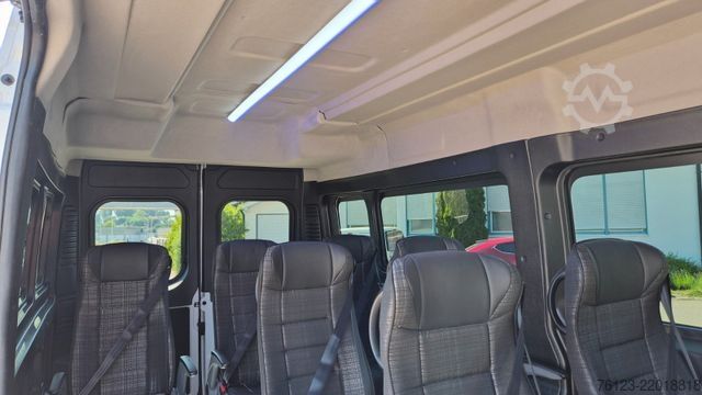 Højt tag varevogn PEUGEOT Boxer  Hochraum 9 Sitzer L3H2 verglast BlueHDi
