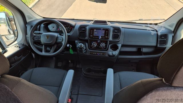Højt tag varevogn PEUGEOT Boxer  Hochraum 9 Sitzer L3H2 verglast BlueHDi