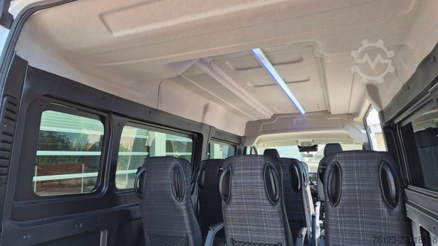 Højt tag varevogn PEUGEOT Boxer  Hochraum 9 Sitzer L3H2 verglast BlueHDi