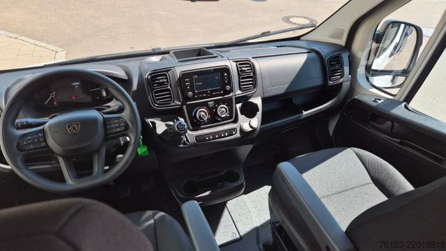 Højt tag varevogn PEUGEOT Boxer  Hochraum 9 Sitzer L3H2 verglast BlueHDi