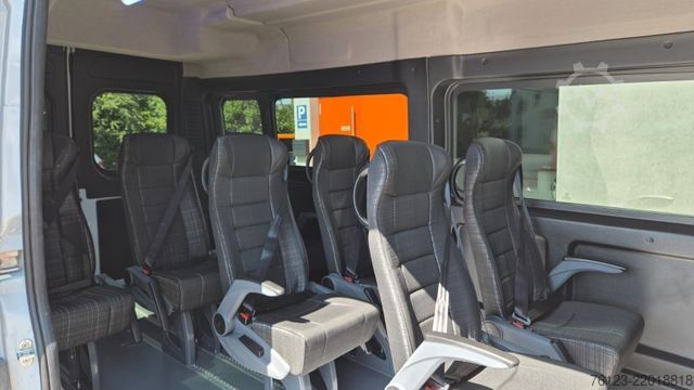 Højt tag varevogn PEUGEOT Boxer  Hochraum 9 Sitzer L3H2 verglast BlueHDi
