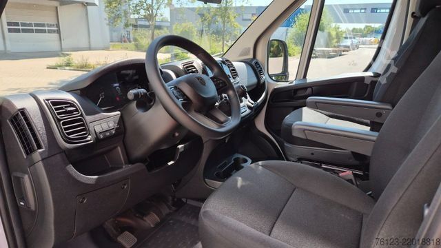 Højt tag varevogn PEUGEOT Boxer  Hochraum 9 Sitzer L3H2 verglast BlueHDi