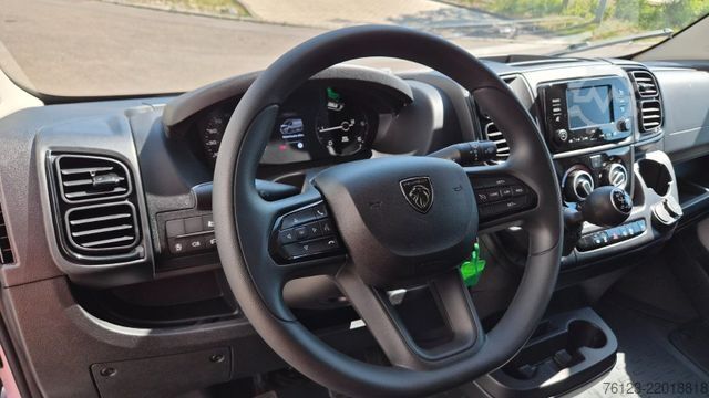 Højt tag varevogn PEUGEOT Boxer  Hochraum 9 Sitzer L3H2 verglast BlueHDi