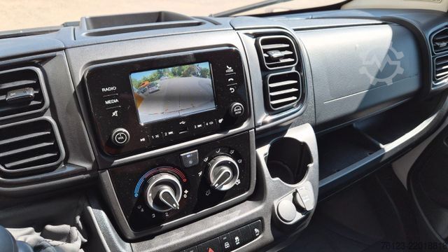 Højt tag varevogn PEUGEOT Boxer  Hochraum 9 Sitzer L3H2 verglast BlueHDi