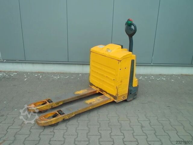 Elektro niskopodni paletar JUNGHEINRICH EJE 220