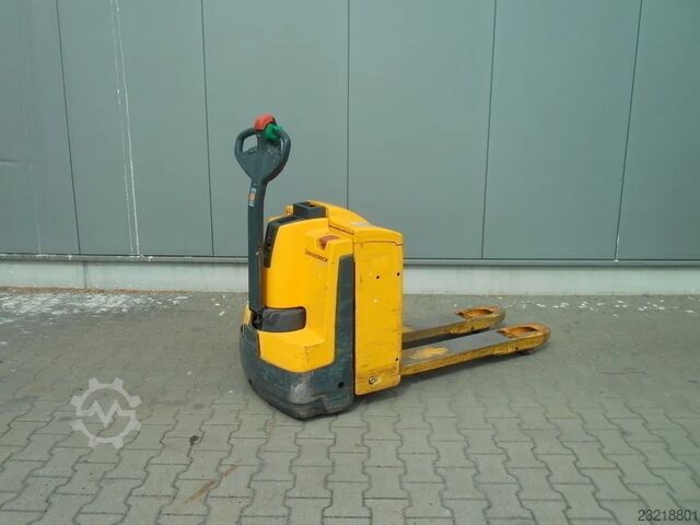 Elektro niskopodni paletar JUNGHEINRICH EJE 220