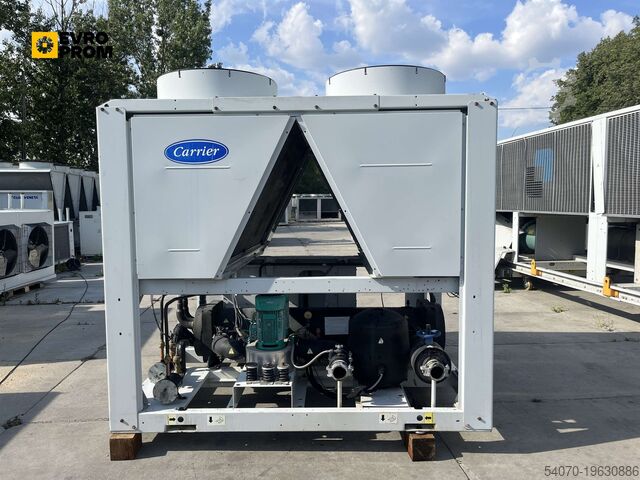 Chiller Used Aircooled chiller CARRIER 30RB0182 B0394 PE 181 kW. 2015 yom