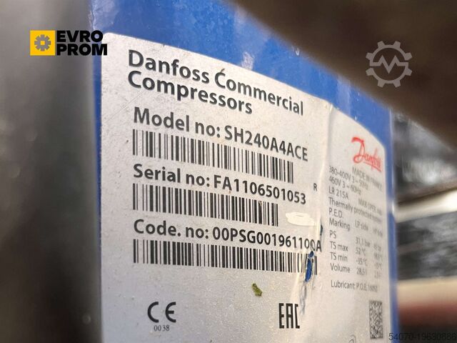 Chiller Used Aircooled chiller CARRIER 30RB0182 B0394 PE 181 kW. 2015 yom