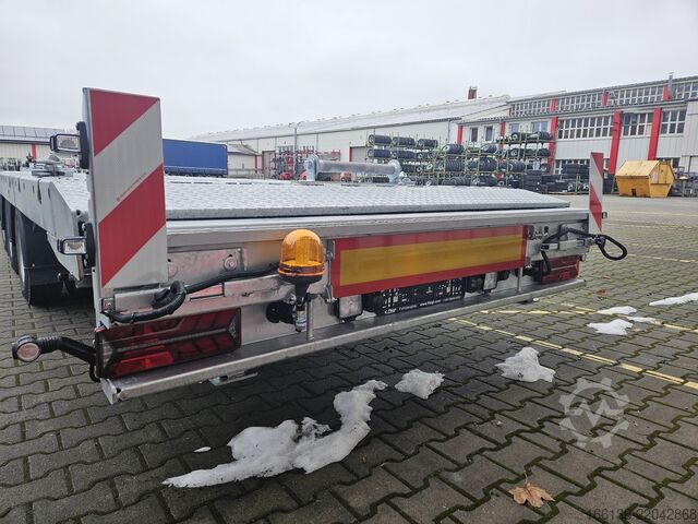 Semiremorcă deschisă Fliegl 3-Achs Plateau SDS 380 Spezial Mega-Z