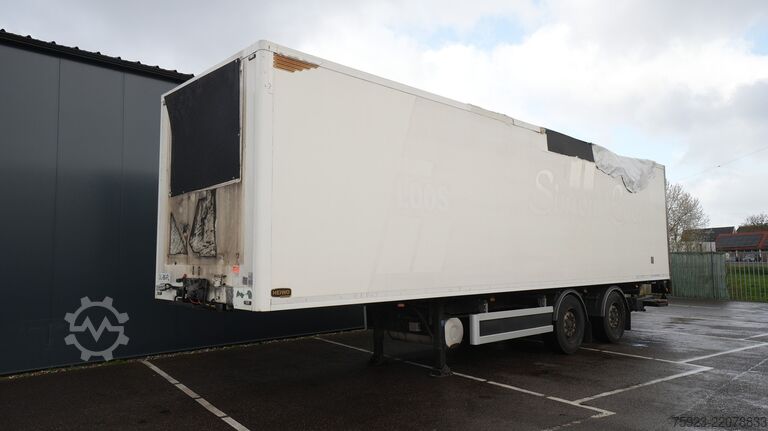 Kuffert Pacton Closed box trailer damaged box