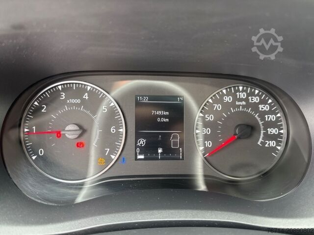 Kamion sa ravnom platformom Renault Master KIPPER L2H1 3,5t KLIMA+AHZV