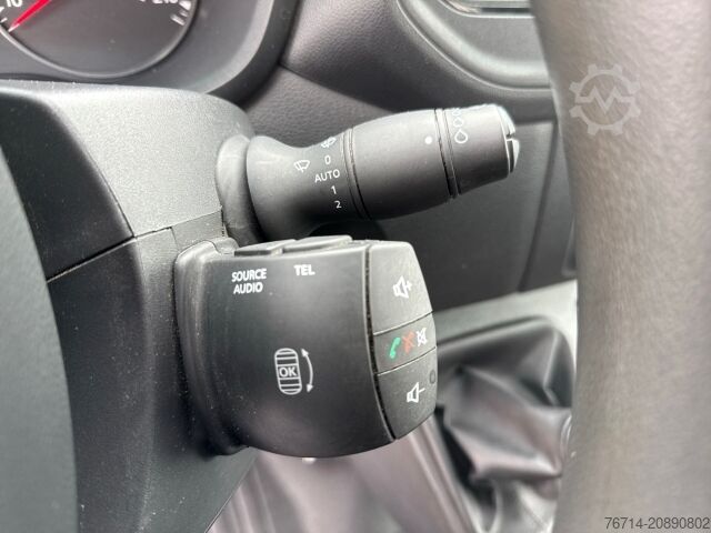 Kamion sa ravnom platformom Renault Master KIPPER L2H1 3,5t KLIMA+AHZV