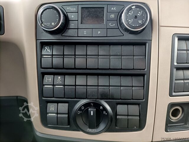 Platós teherautó ponyvával MAN TGM 18 320