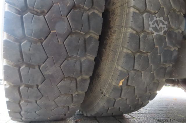 Lastbilmonteret kran MERCEDES-BENZ Axor 1833 L - Glastransporter Kran Palfinger